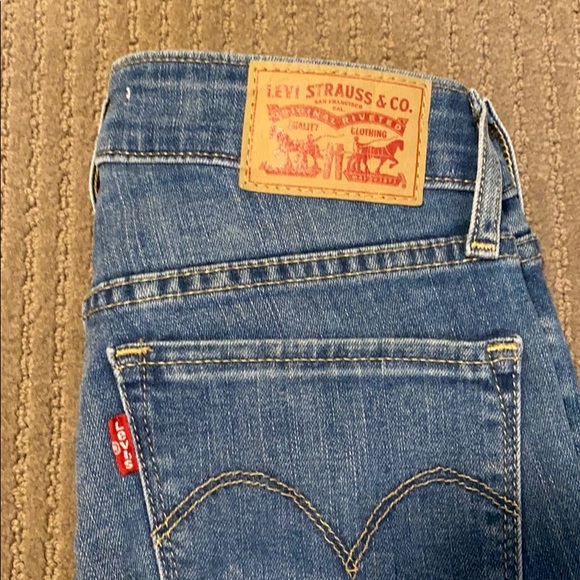 EUC! Levi’s 712 Slim Mid Rise Light Wash - Picture 5 of 8